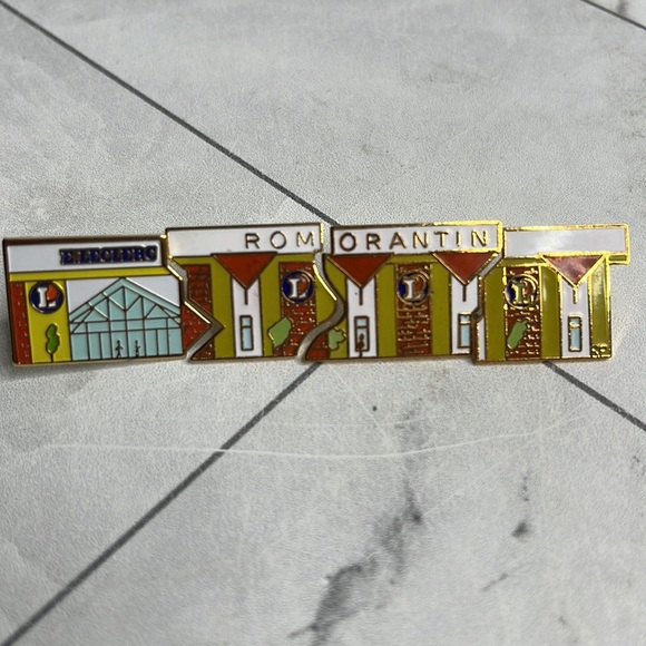 Vintage French E. LeClerc Interlocking Goldtone Lapel Pins - Set of 7 Pins - Picture 3 of 5